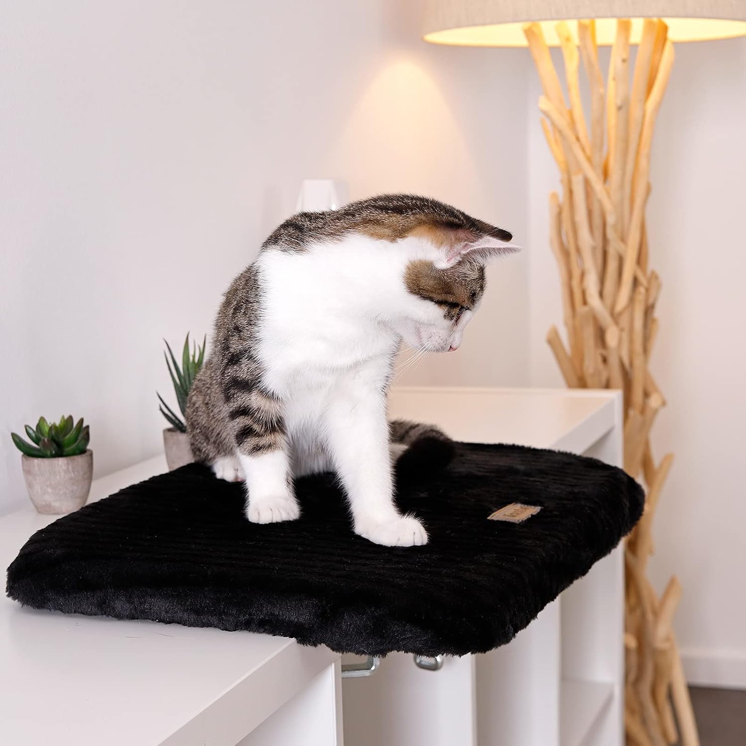 Plataforma para gatos Lionto en negro, cama para alféizar de comodidad 35x50 cm - característica 4